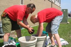 2006-06-17troop671-seniorplantersserviceproject002